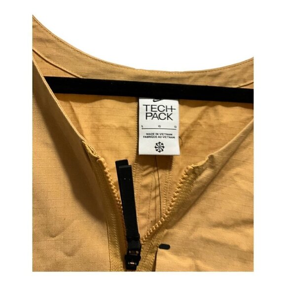 NIKE Sportswear Tech Pack Men's Vest - Picture 7 of 11